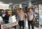 Patroli Dialogis Bripka Yosep Supratman Sambangi Pertokoan dan Pedagang Kaki Lima di Wilayah Hukum Polsek Sukaraja