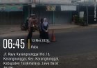 Guna Memberi Kelancaran Pengguna Jalan Sekaligus Bantu Pelajar Menyebrang Jalan, Panit Lantas Polsek Karangnunggal Melaksanakan Pengaturan Lalu Lintas