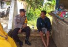 Bhabinkamtibmas Polsek Cipatujah Bripka Herwanto Melaksanakan Sambang dan Silaturahmi Kamtibmas dengan Warga